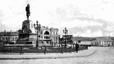 monument_nahimov_lg.jpg