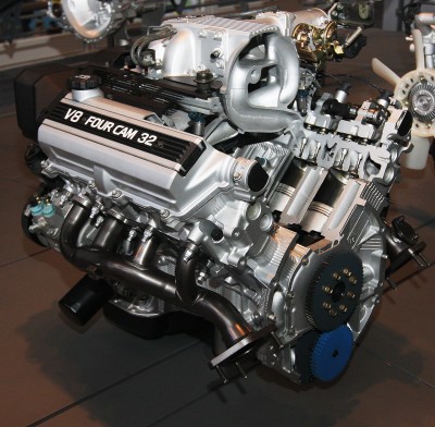 1989_Toyota_1UZ-FE_Type_engine_rear.jpg