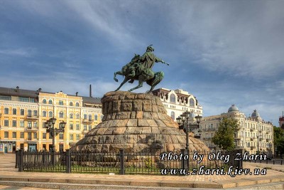 Памятник Б.Хмельницкому.jpg